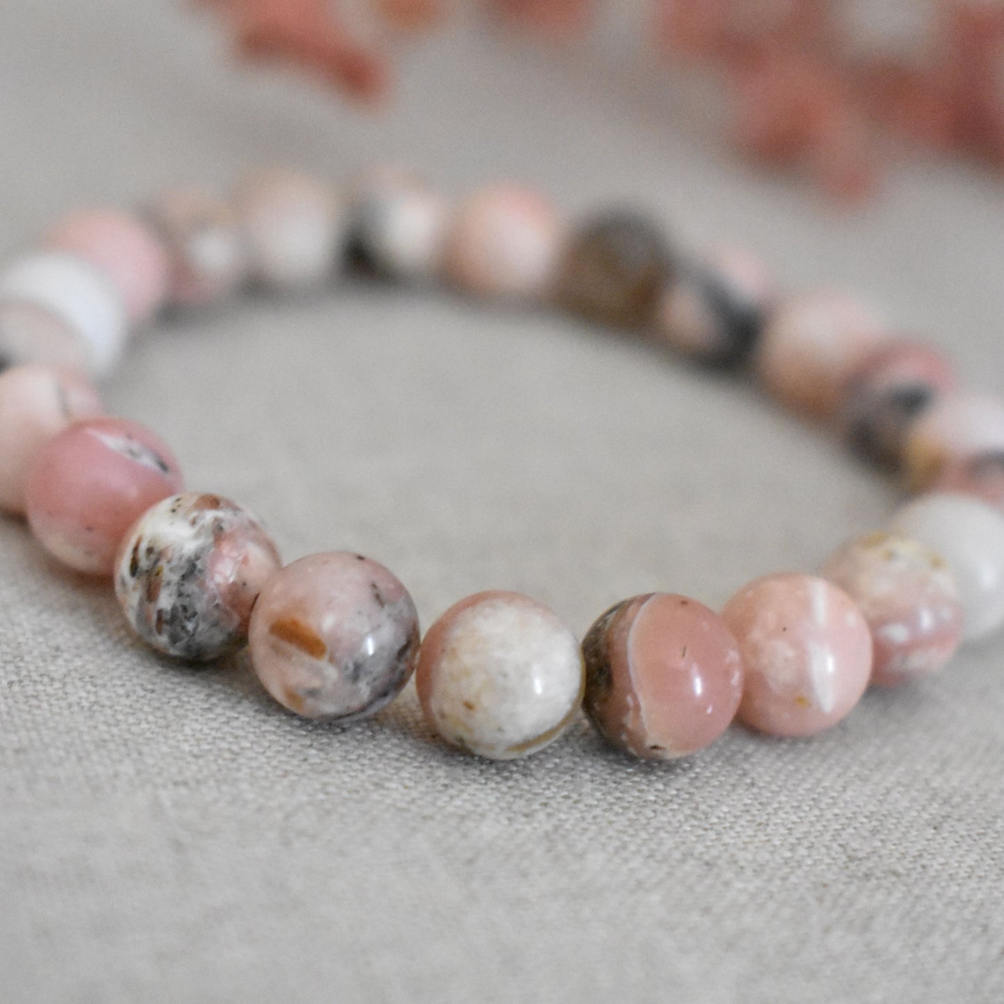 Bracelet opale rose 8 mm · Douceur et amour de soi