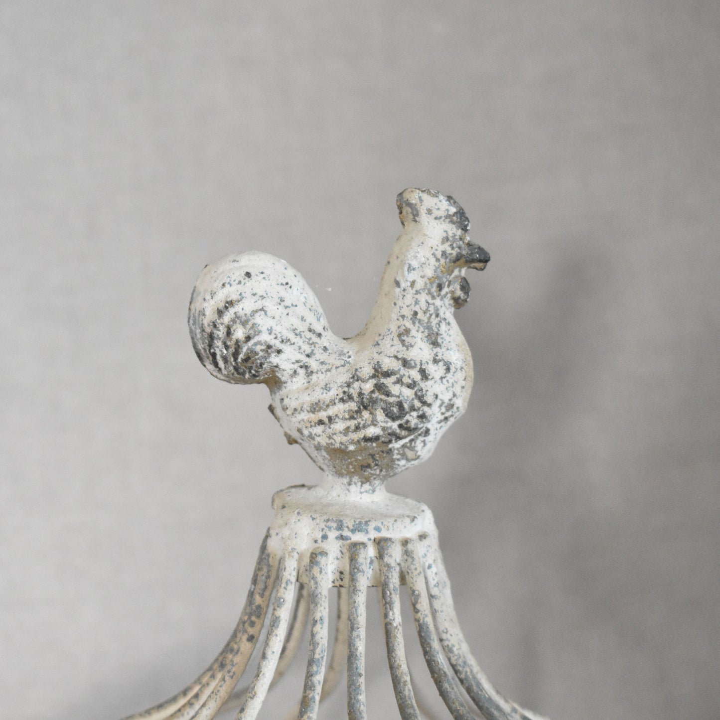 Cloche décorative shabby chic en métal vieilli et bois