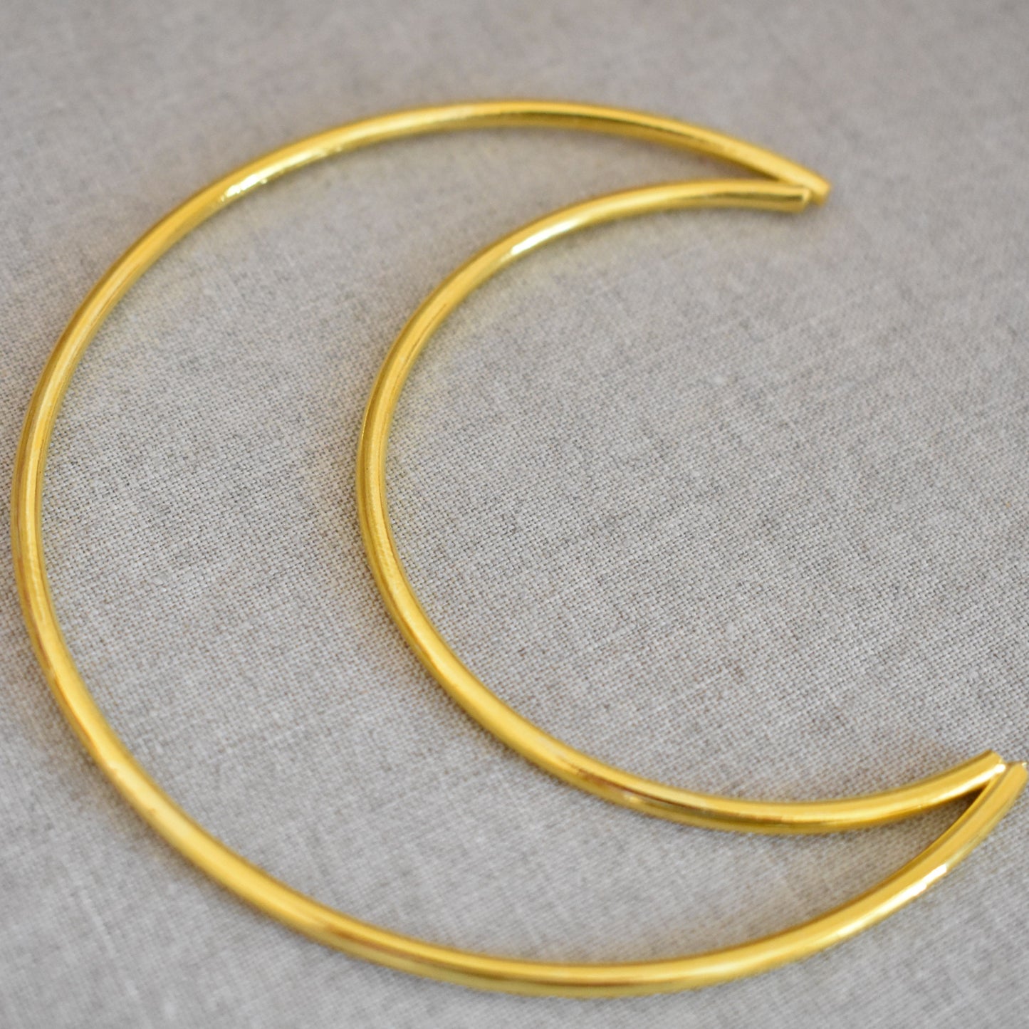 Lune décorative en métal doré – 10 cm