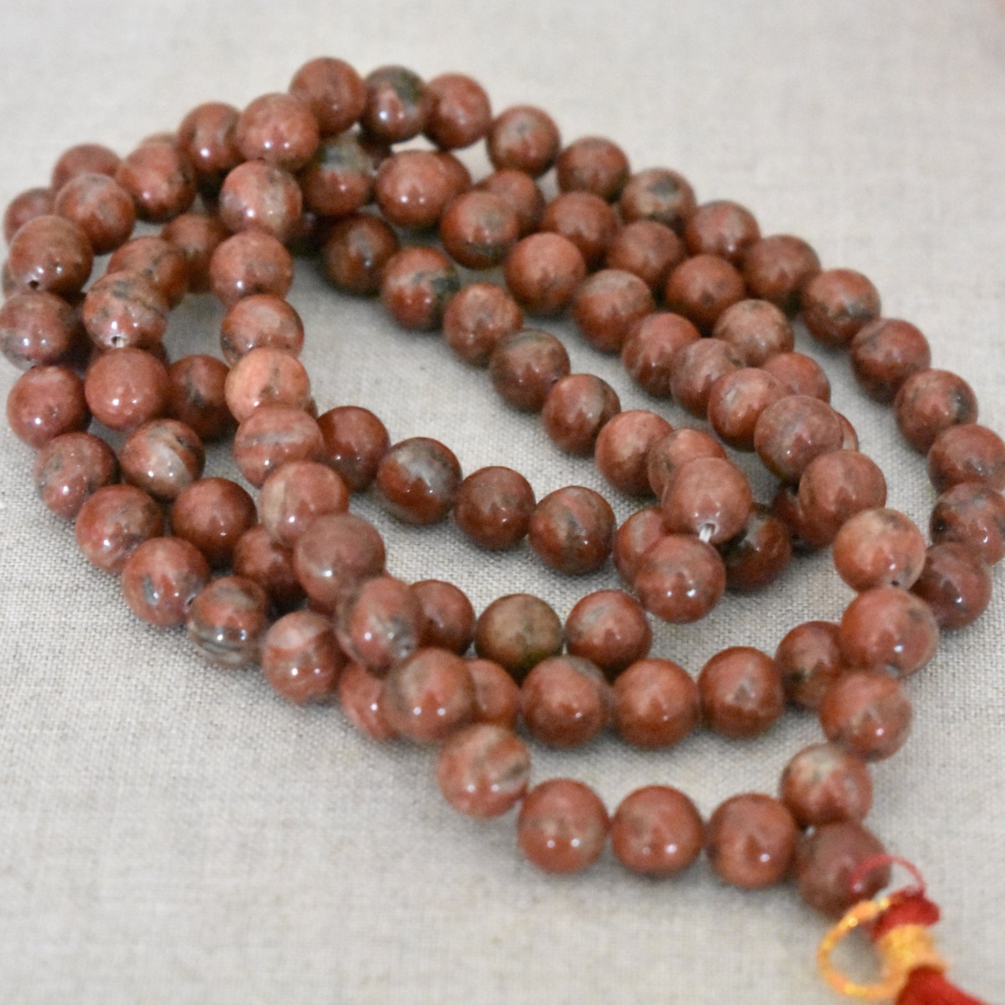 Mala jaspe rouge 108 perles – Ancrage et force intérieure