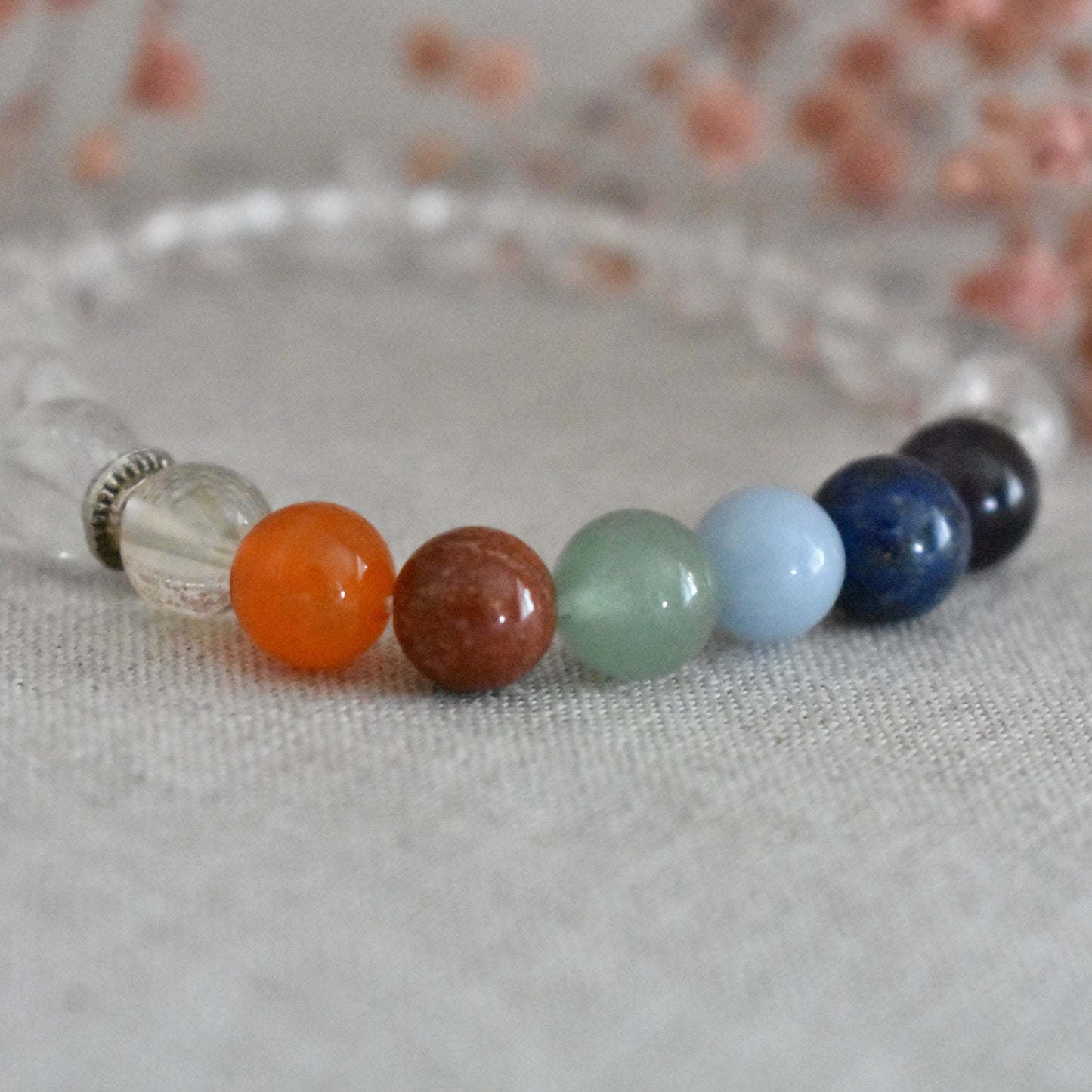 Bracelet cristal de roche 7 chakras 8 mm · Équilibre et clarté