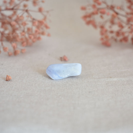 Calcédoine bleue – douceur, communication et apaisement émotionnel