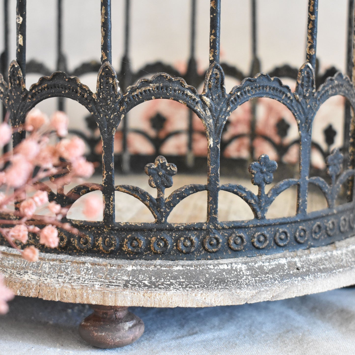 Cloche décorative shabby chic en fer et bois vieilli