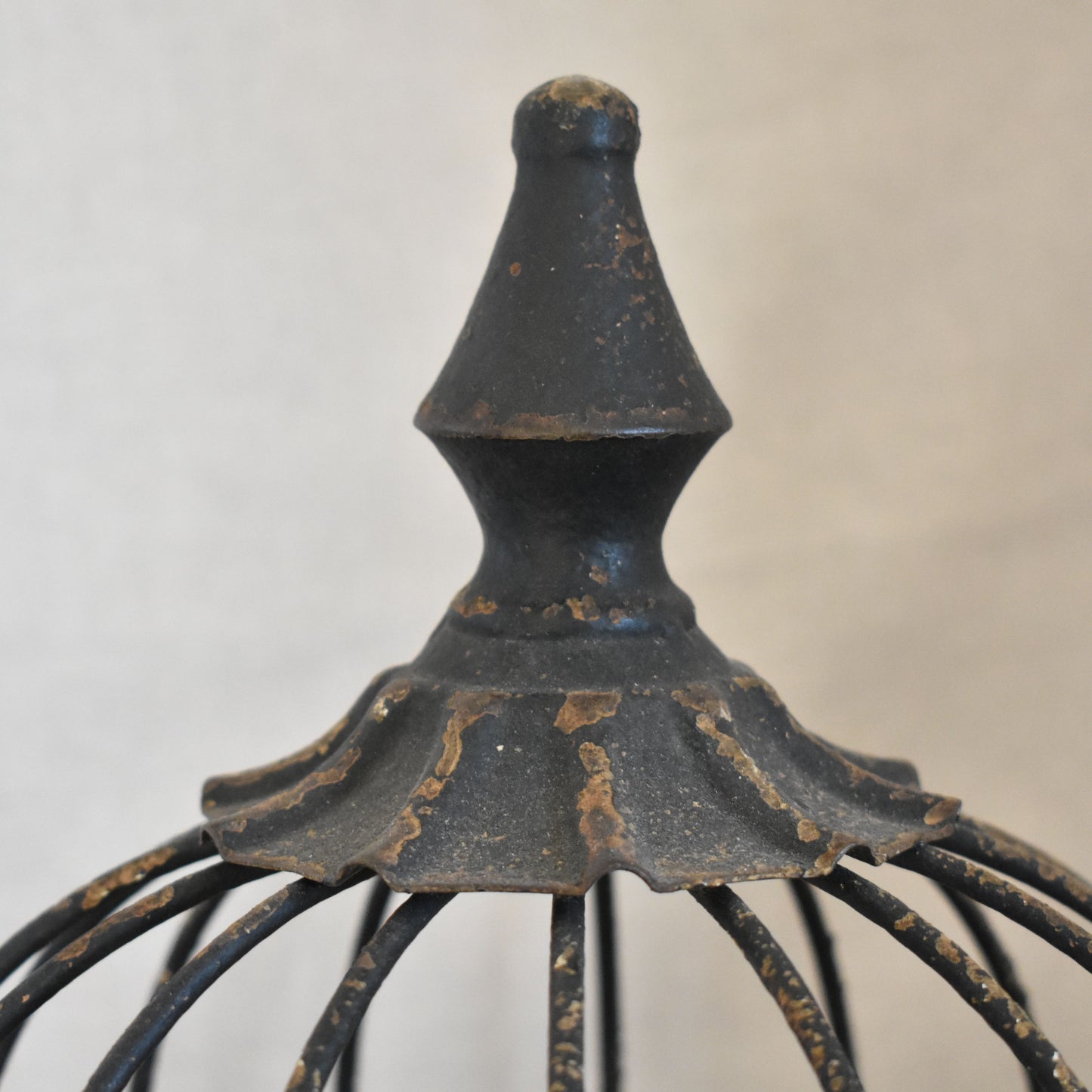 Cloche décorative shabby chic en fer et bois vieilli