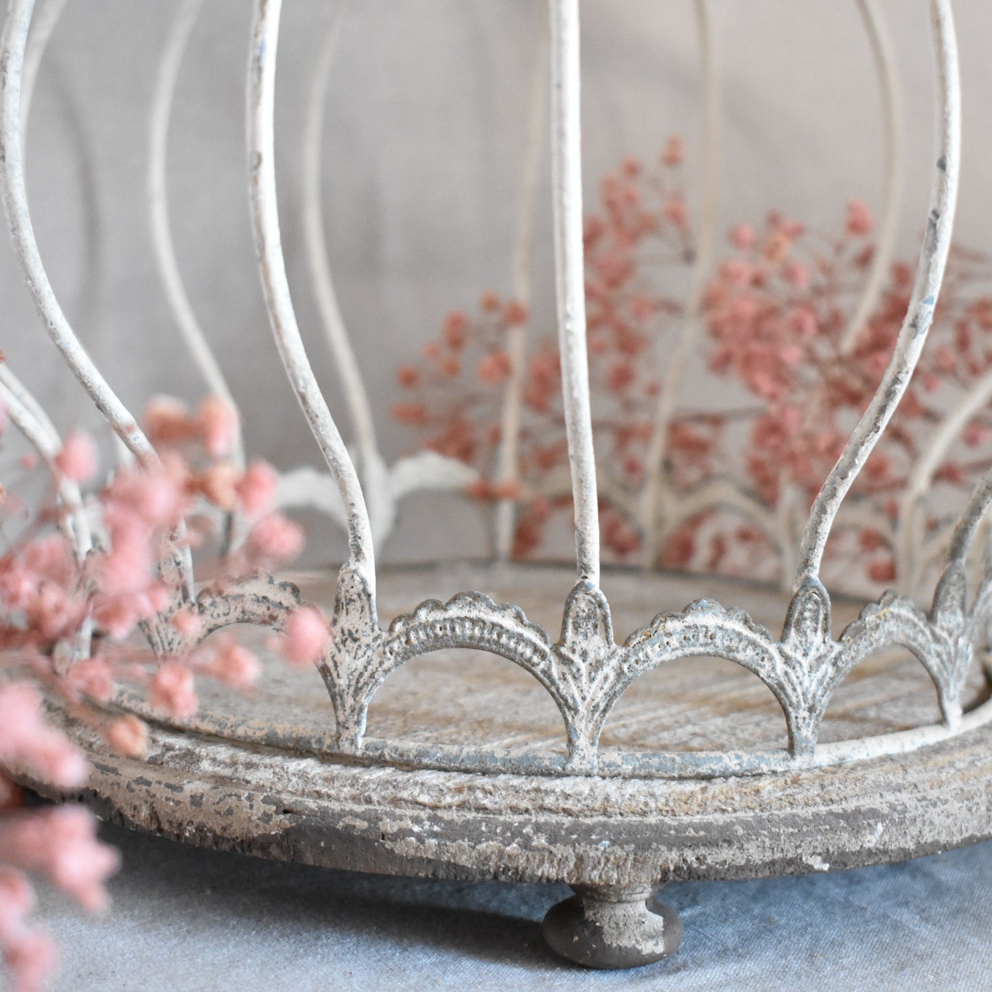 Cloche décorative shabby chic en métal vieilli et bois