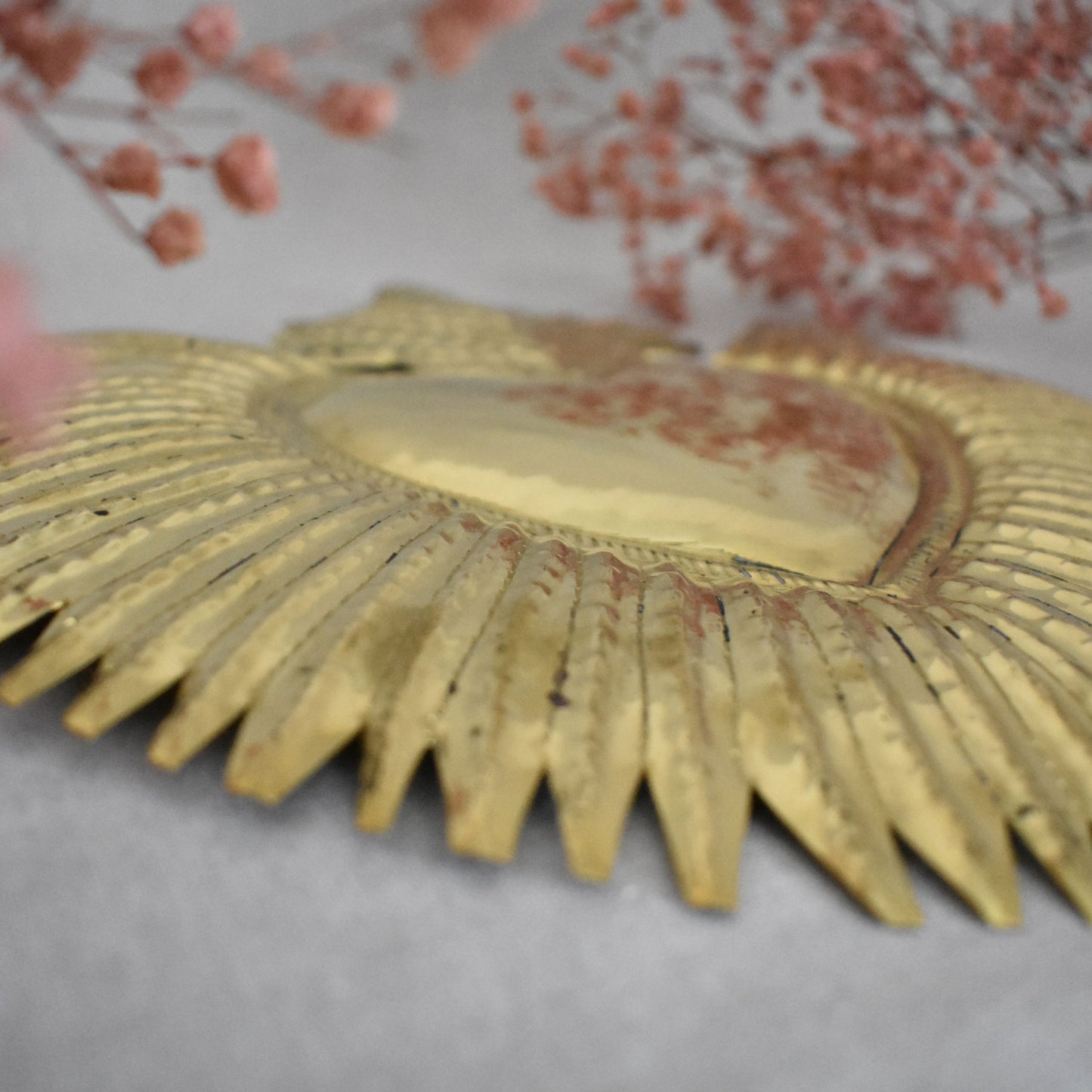 Cœur Sacré en métal doré – pièce artisanale