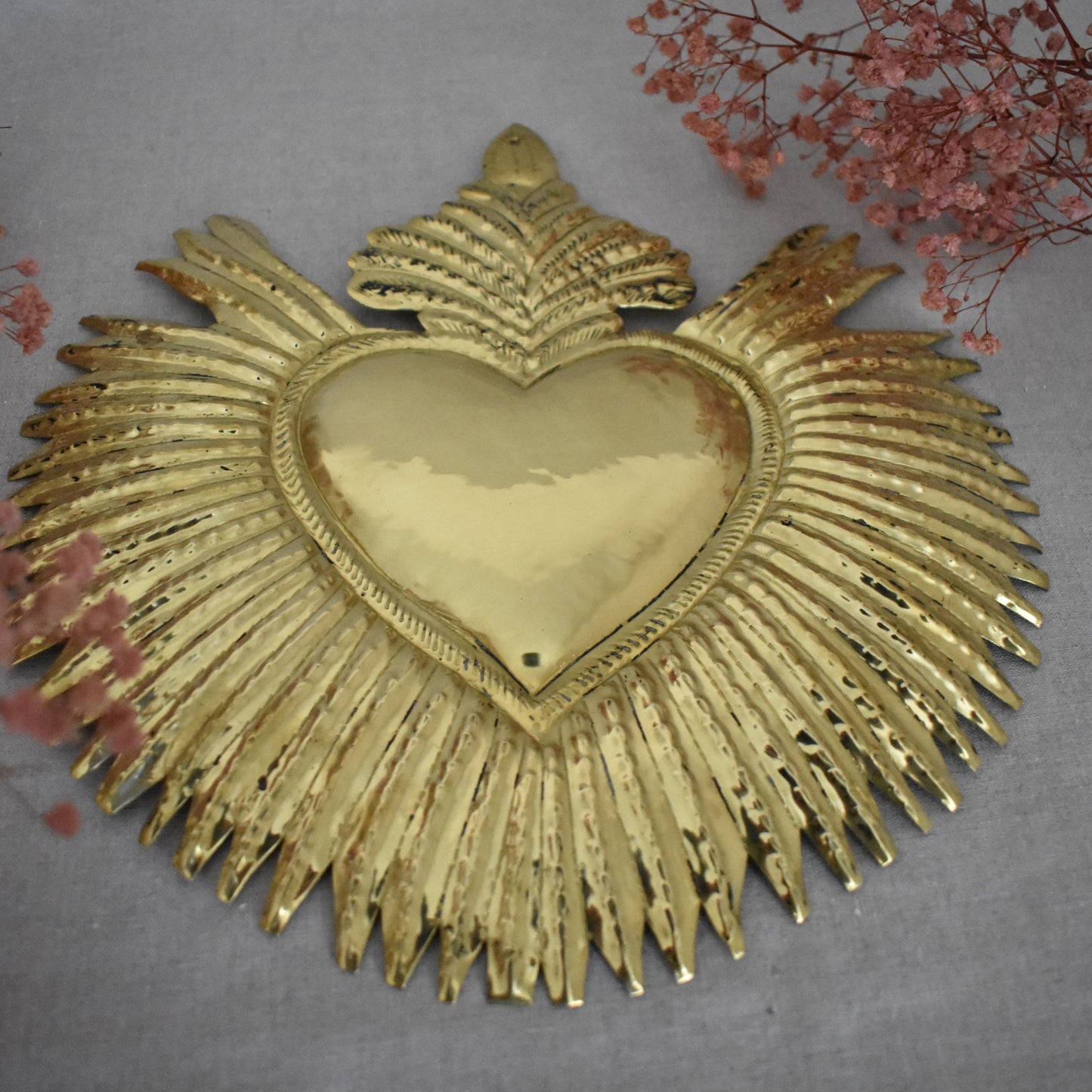 Cœur Sacré en métal doré – pièce artisanale