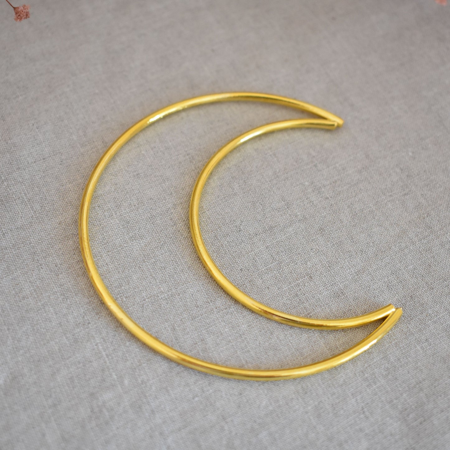 Lune décorative en métal doré – 10 cm