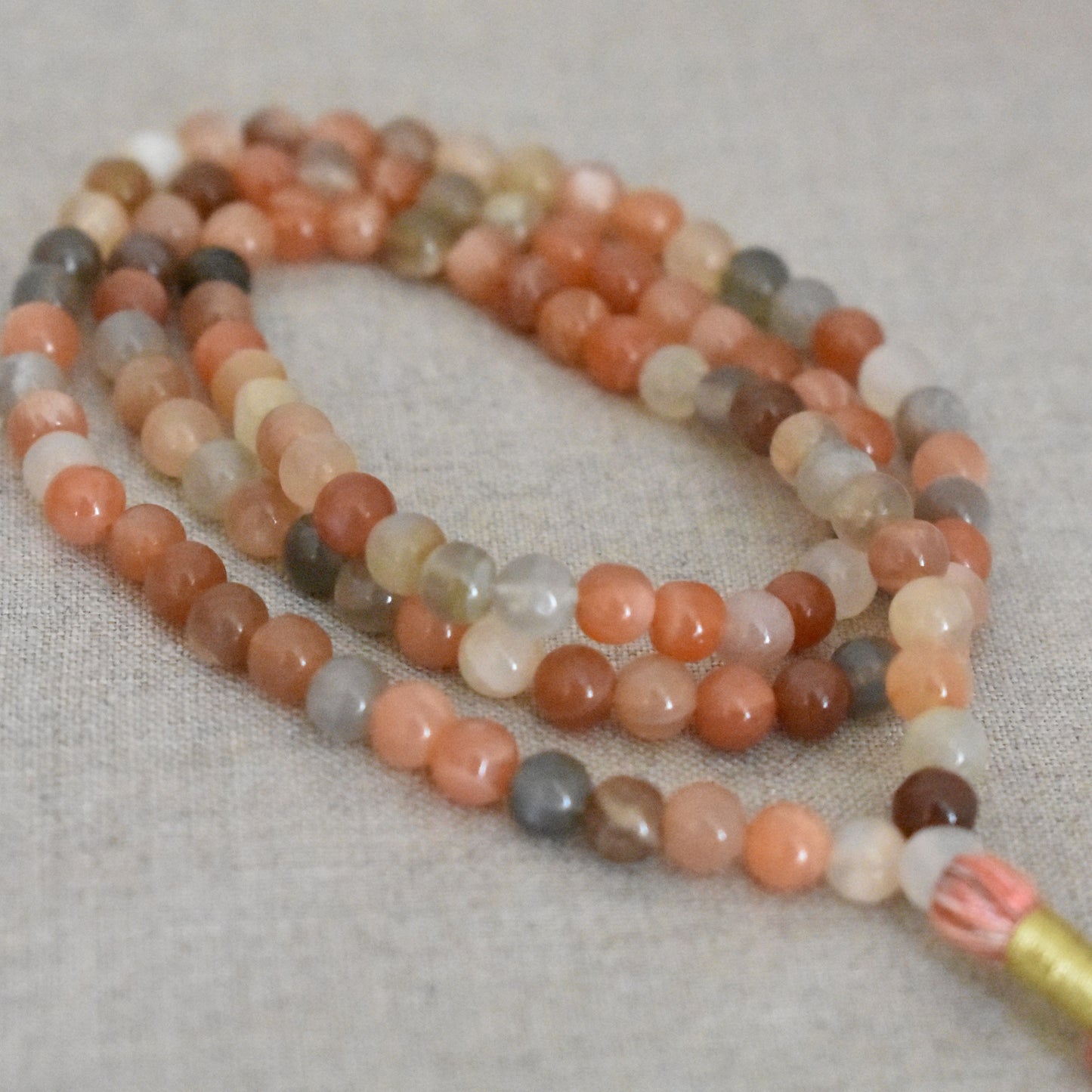 Mala pierre de lune 108 perles – Intuition et féminin sacré