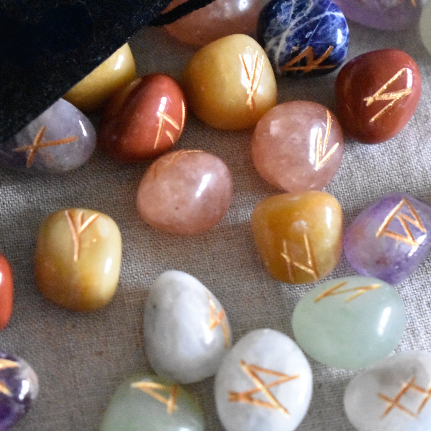 Oracle Runes 7 chakras - Provence Spiritualité