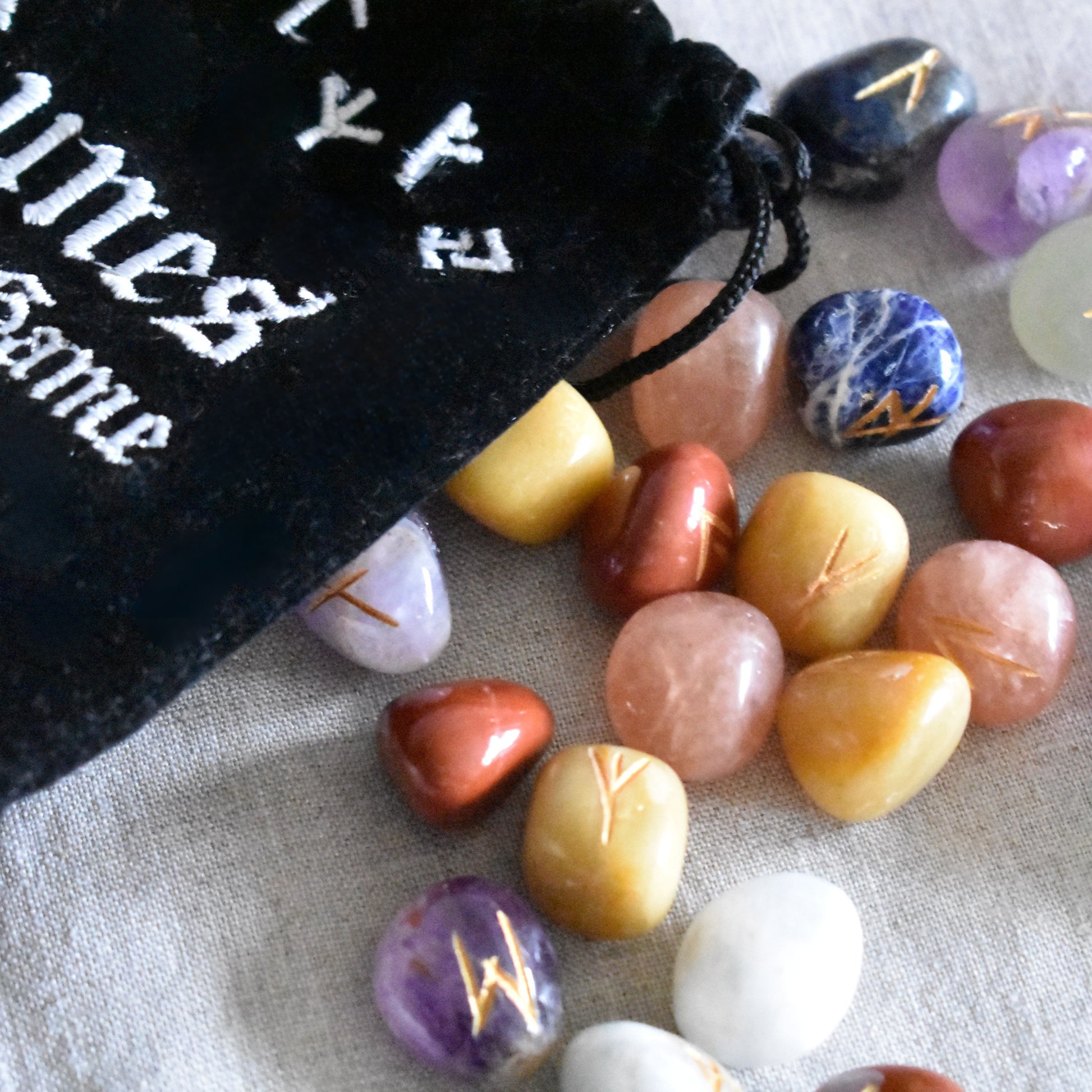 Oracle Runes 7 chakras - Provence Spiritualité
