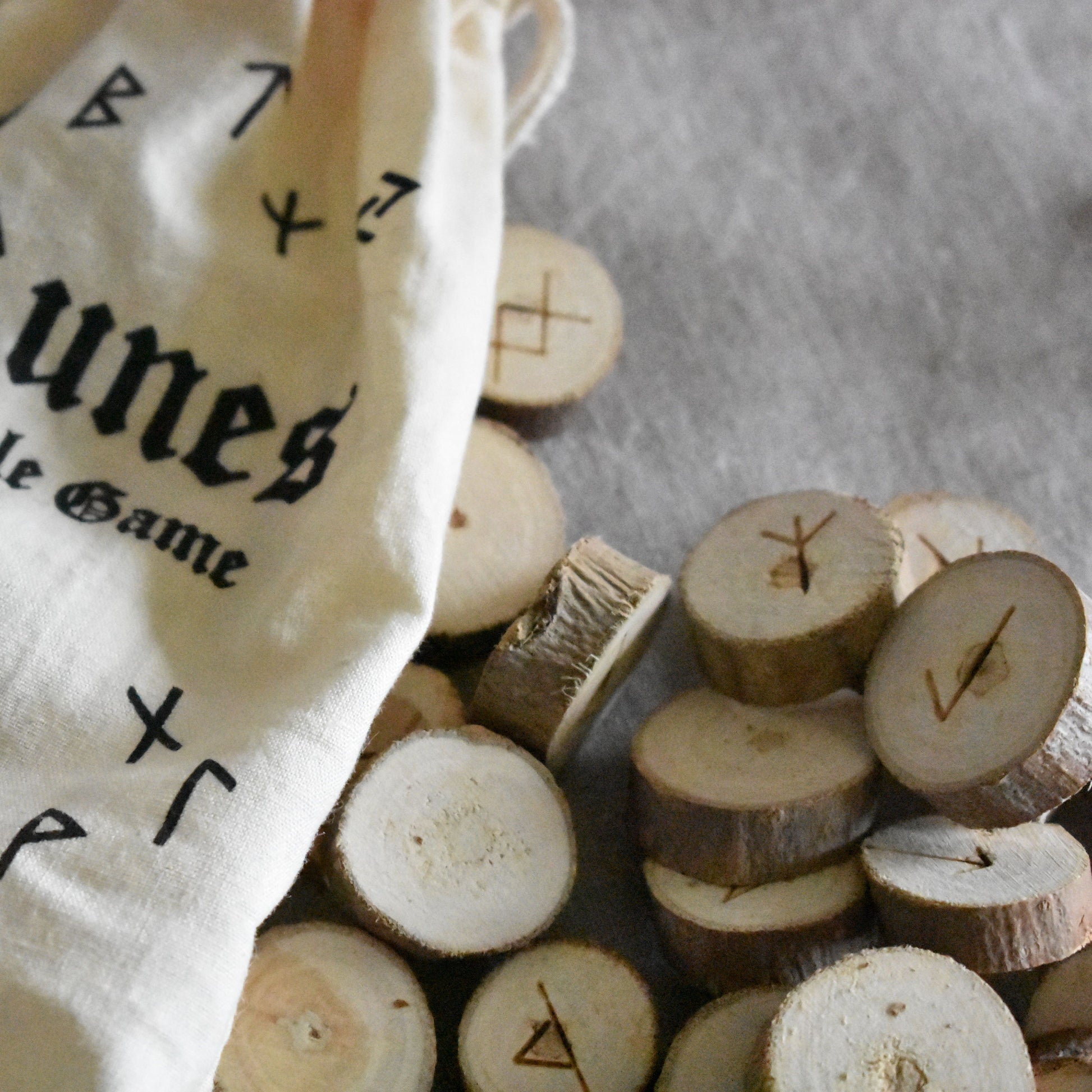 Oracle Runes en bois - Provence Spiritualité
