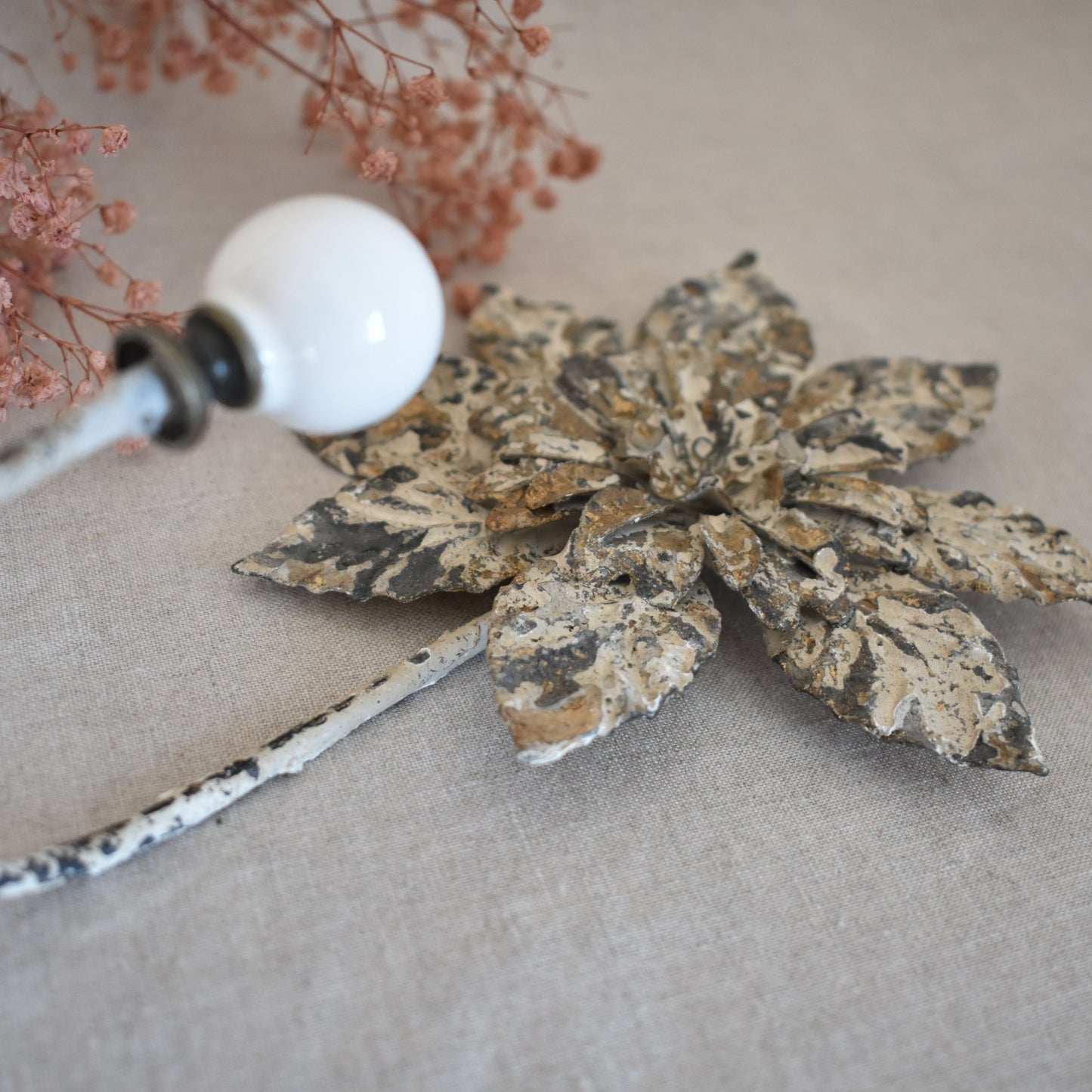 Patère fleur à l’effet vieilli – Chehoma