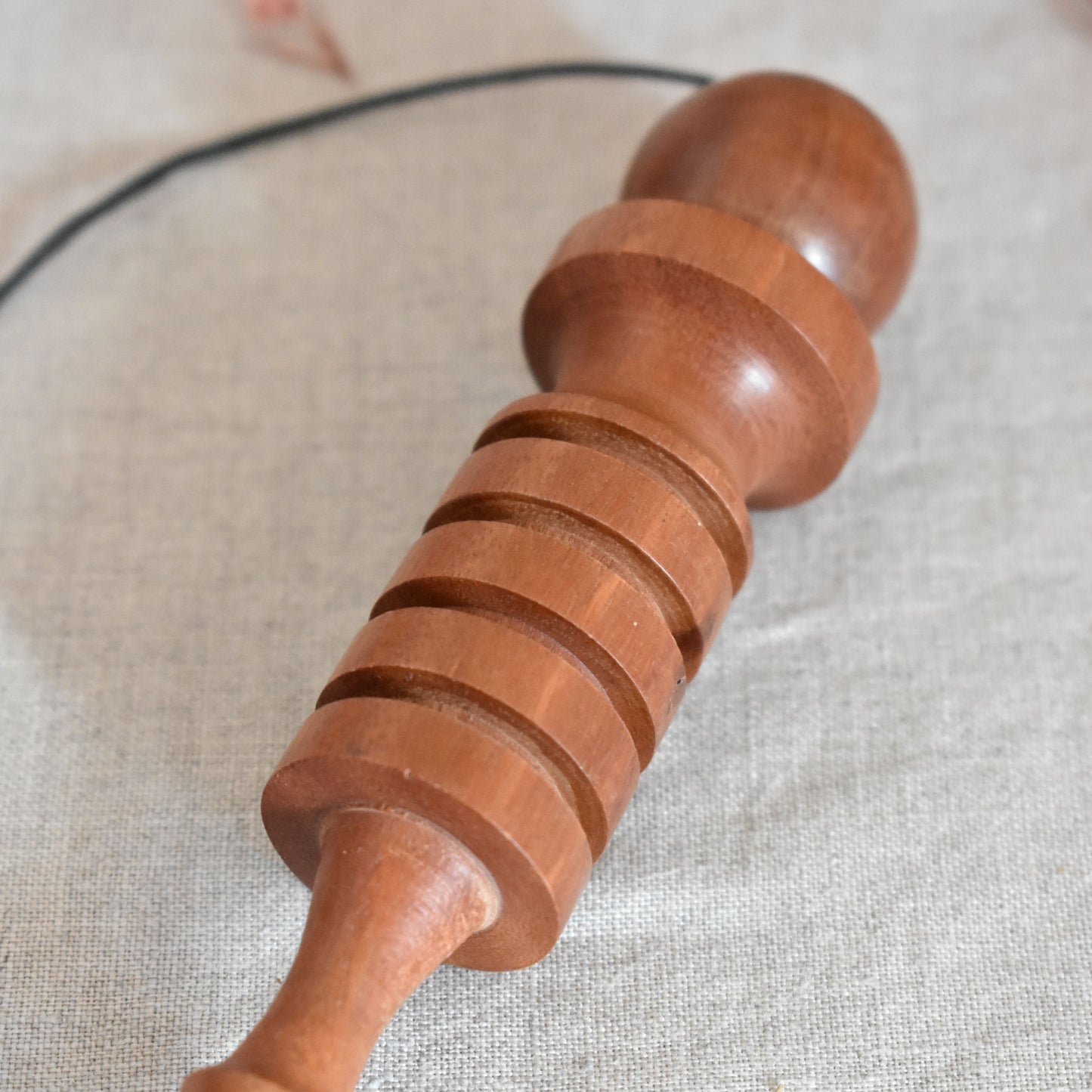 Pendule en bois de néflier