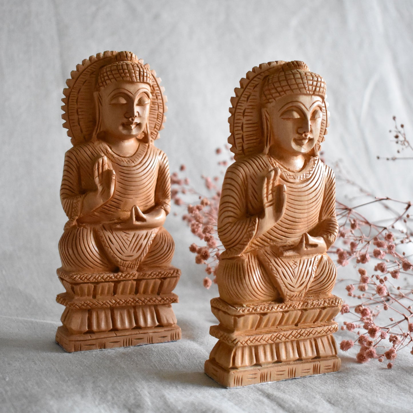 Statue bois Bouddha salueur 15cm