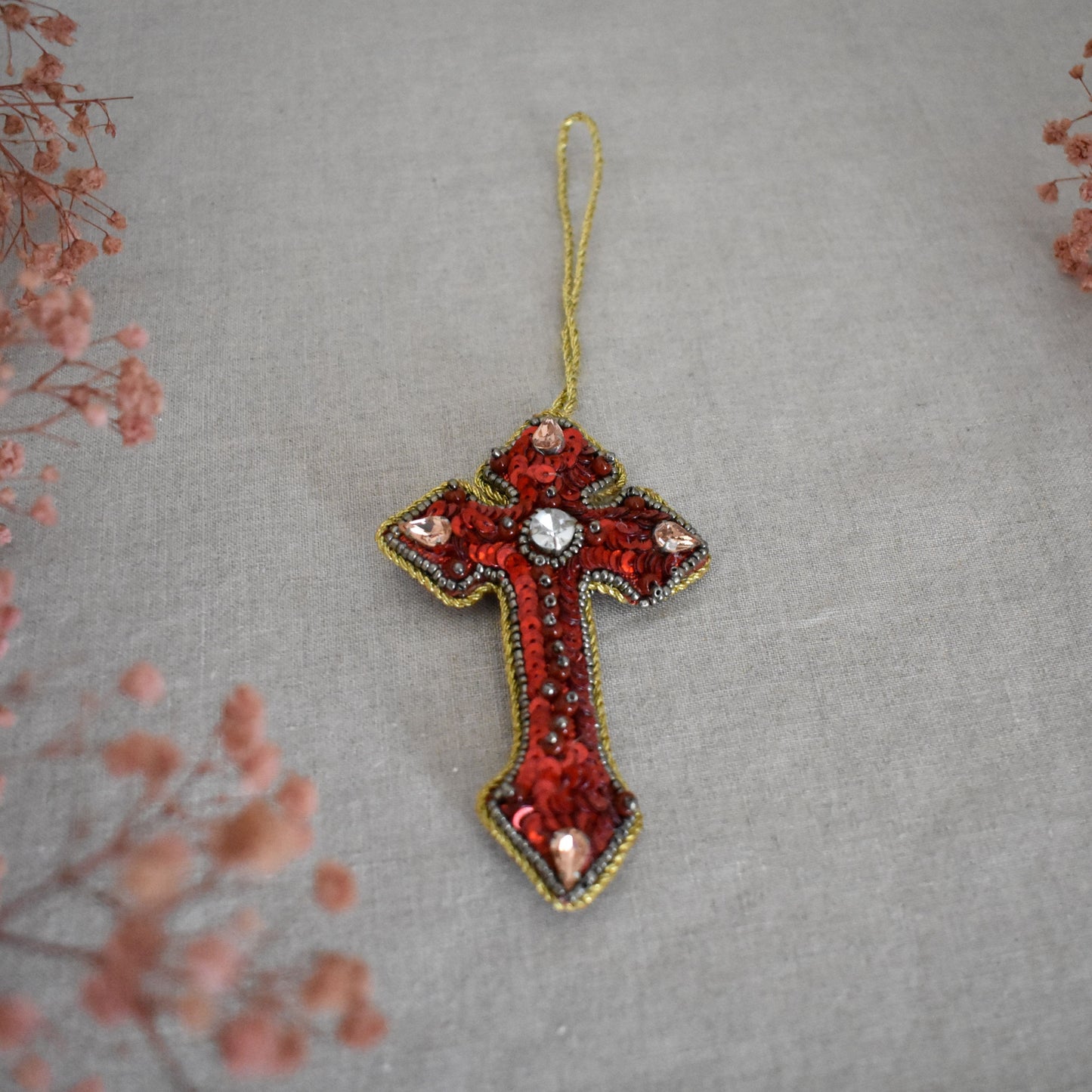 Suspension croix rouge - Chehoma